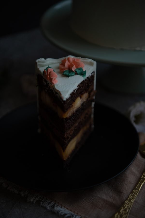 Pastel de Chocolate con Tonka y Durazno, foto 3 — Pastelería Pavlova, Puerto Vallarta